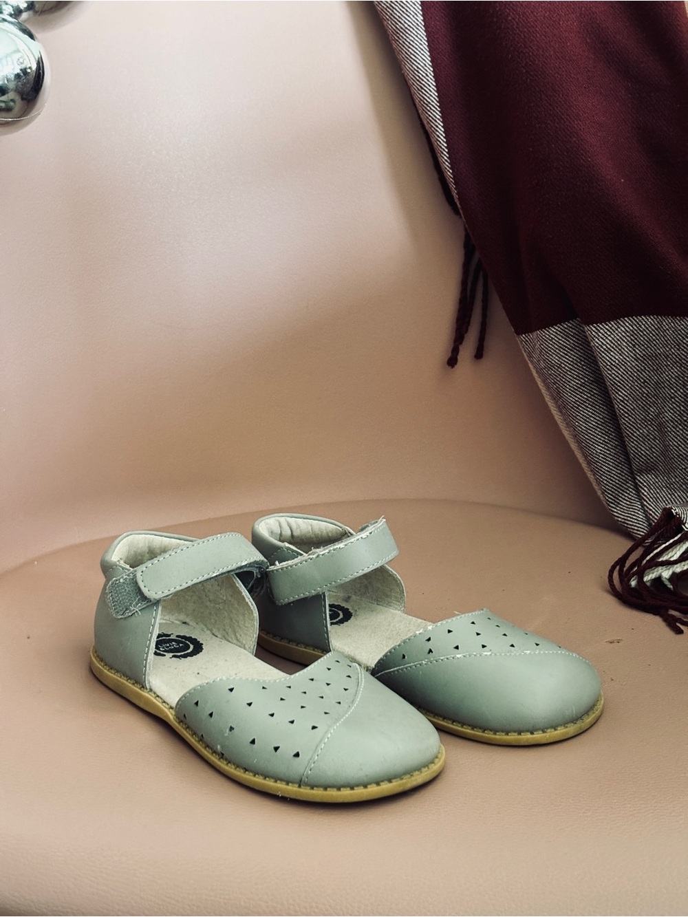 VGUC Livie & Luca girls sandal, round toe with ankle strap, dove grey, size 11